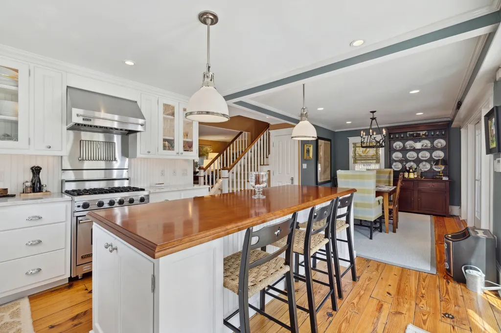 2 Wallace Street Kennebunk ME 04043