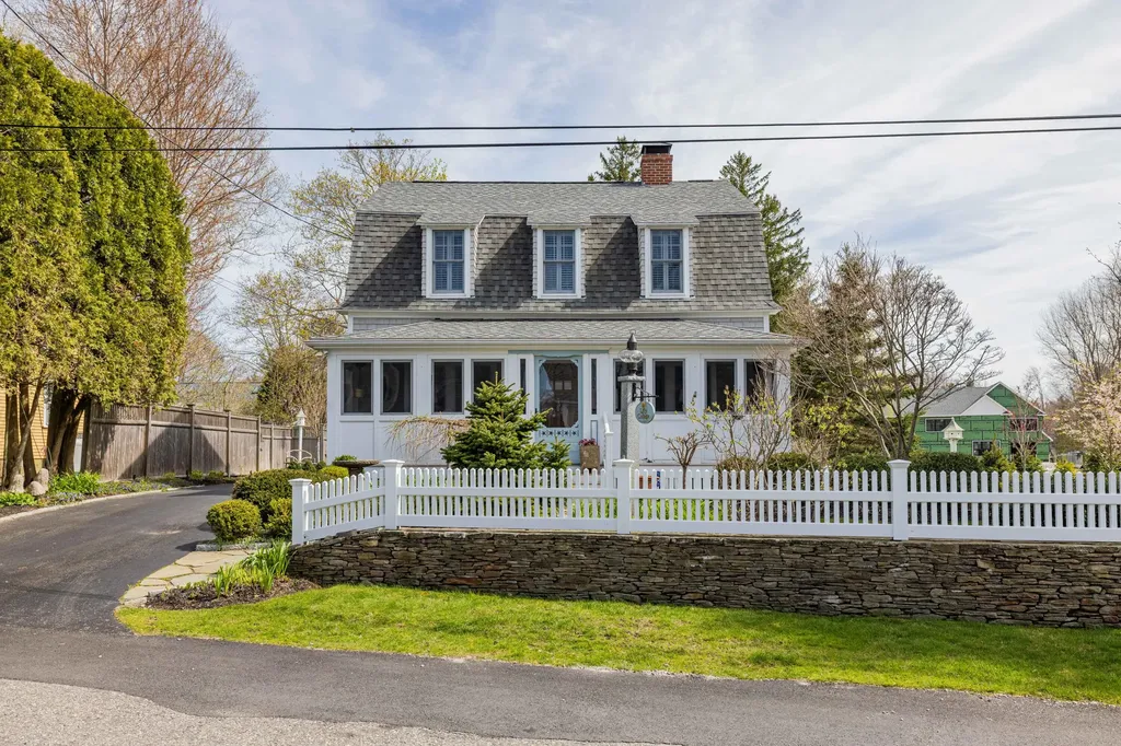 2 Wallace Street Kennebunk ME 04043