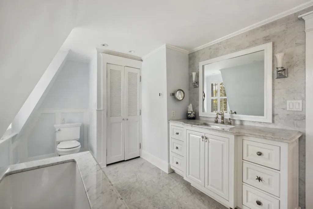 2 Wallace Street Kennebunk ME 04043
