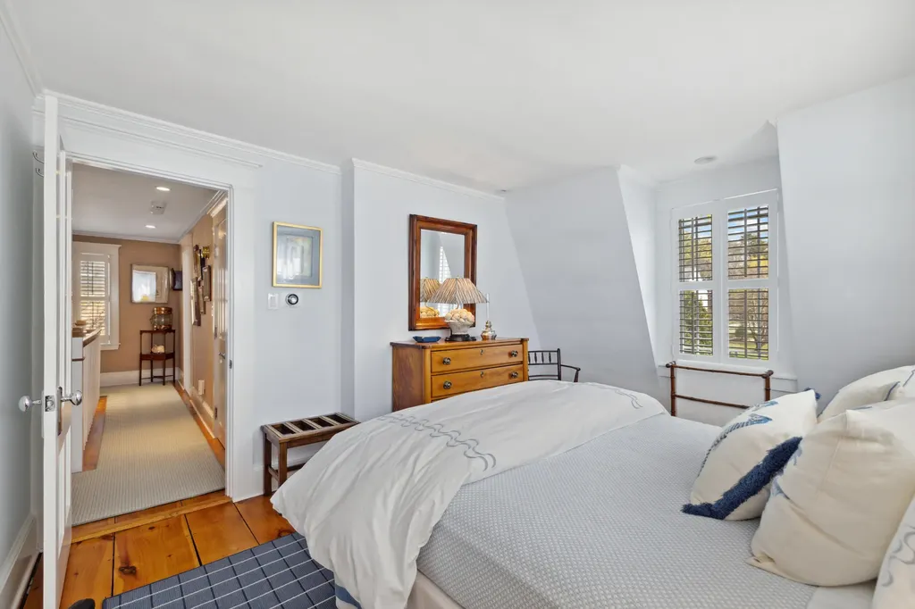 2 Wallace Street Kennebunk ME 04043