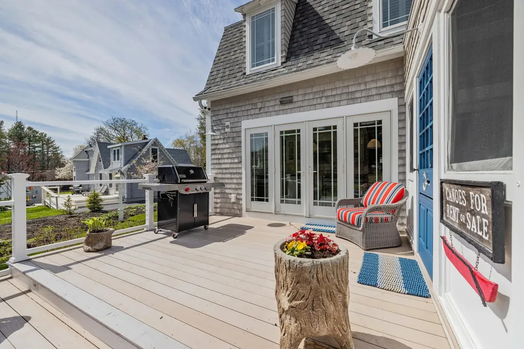 2 Wallace Street Kennebunk ME 04043