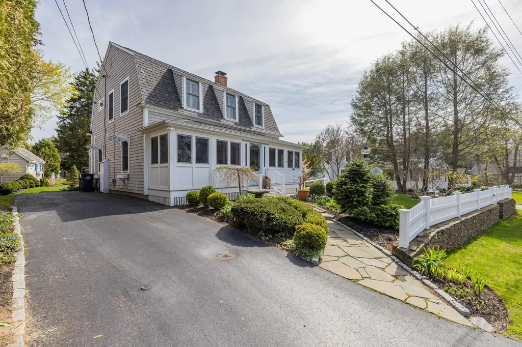 2 Wallace Street Kennebunk ME 04043