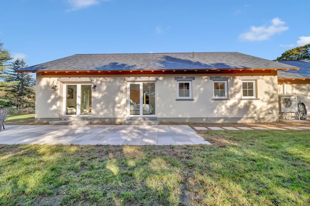 7 Meadow Lane Arundel ME 04046