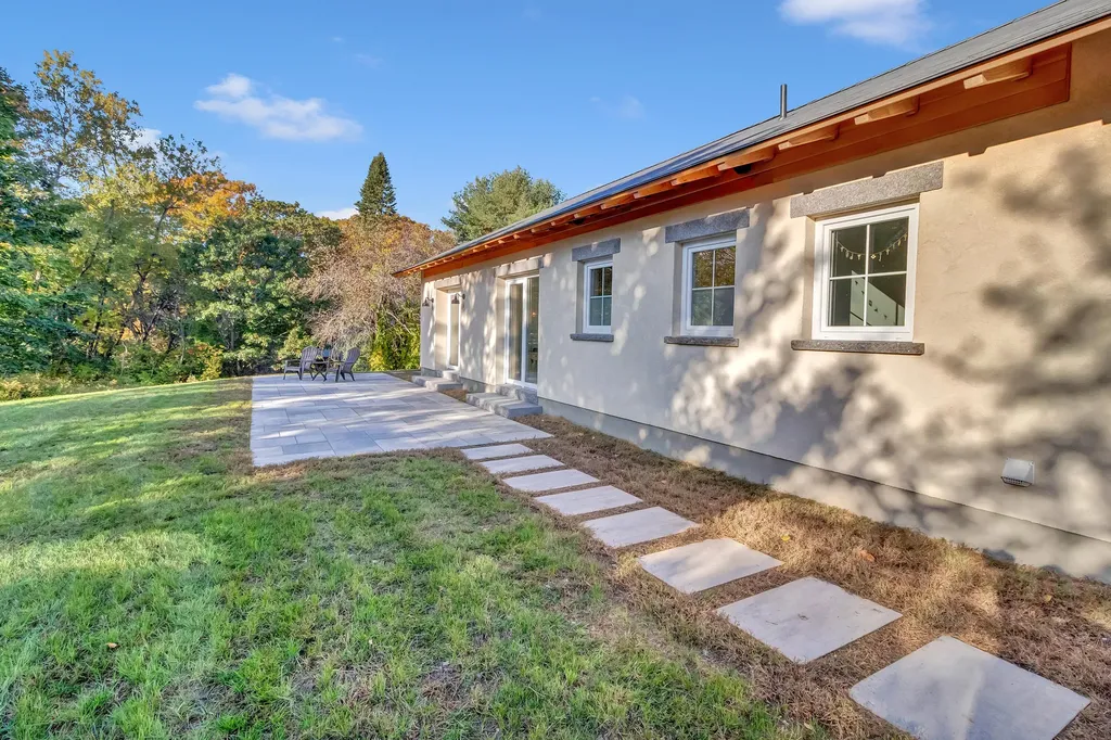 7 Meadow Lane Arundel ME 04046