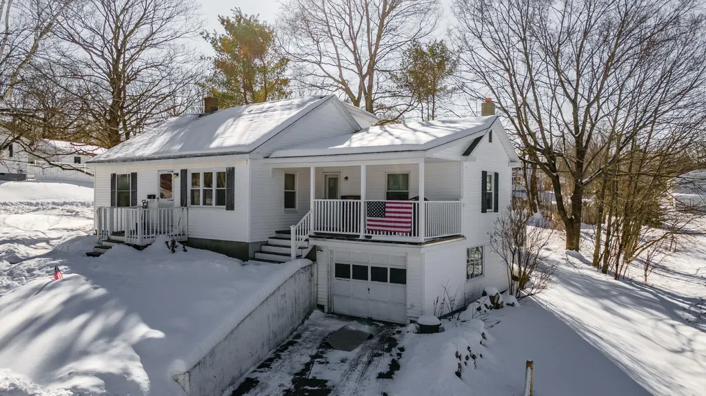8 Carlisle Avenue Augusta ME 04330