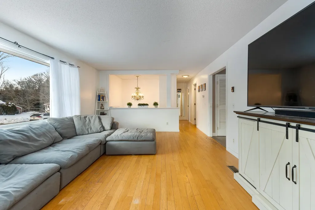 37 Page Avenue Wiscasset ME 04578
