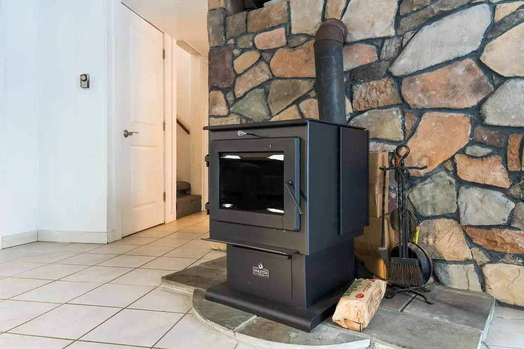 37 Page Avenue Wiscasset ME 04578
