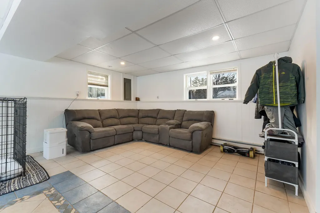 37 Page Avenue Wiscasset ME 04578