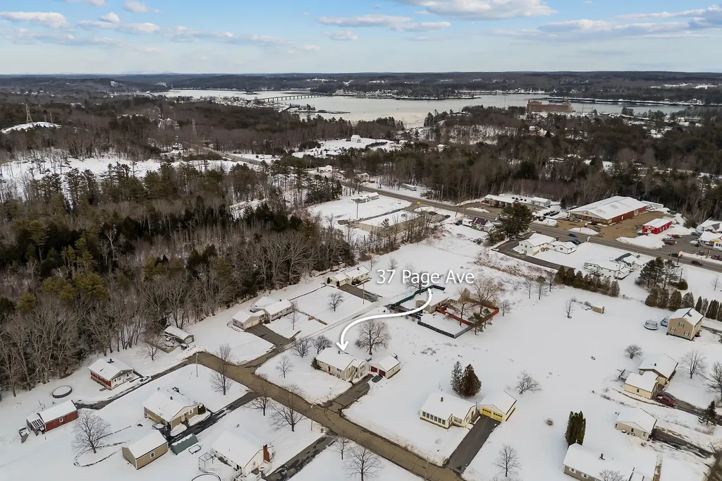 37 Page Avenue Wiscasset ME 04578