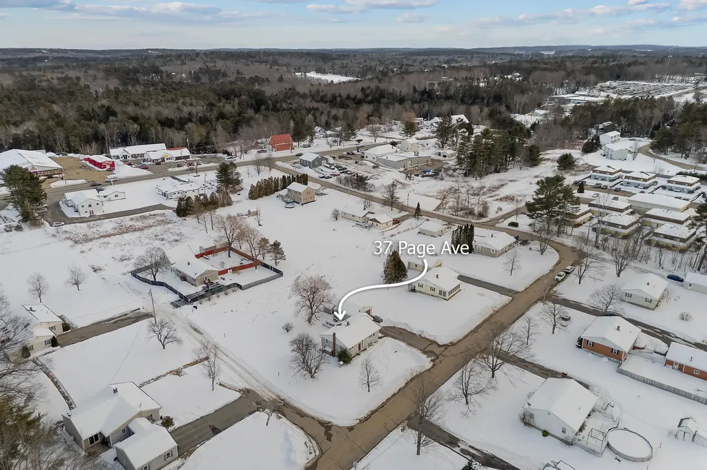 37 Page Avenue Wiscasset ME 04578