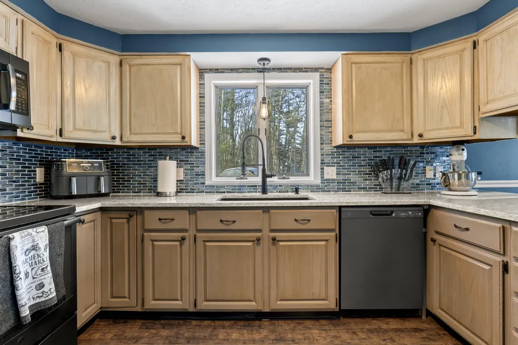 93 Limerick Road Arundel ME 04046