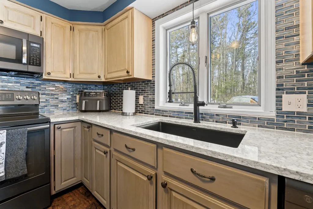 93 Limerick Road Arundel ME 04046
