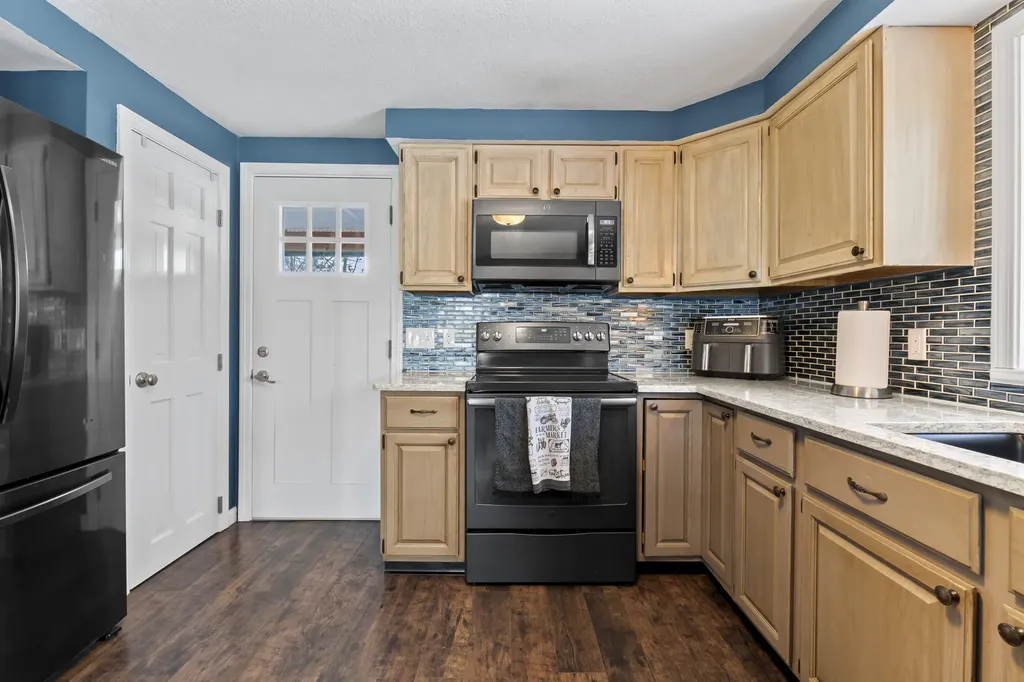 93 Limerick Road Arundel ME 04046