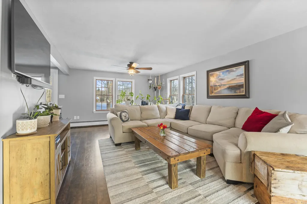 93 Limerick Road Arundel ME 04046
