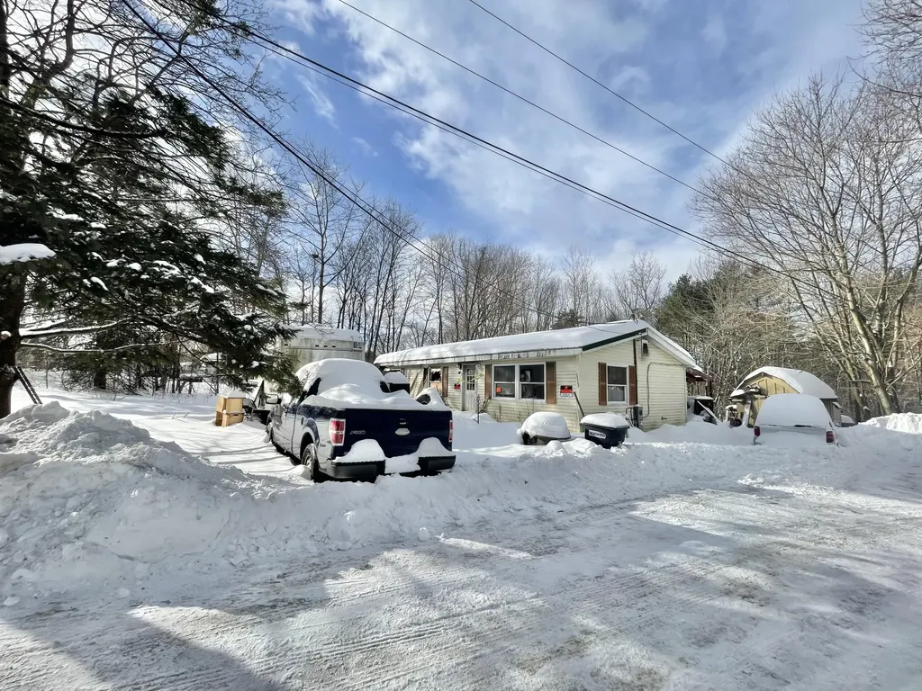 1113 River Road Buxton ME 04093