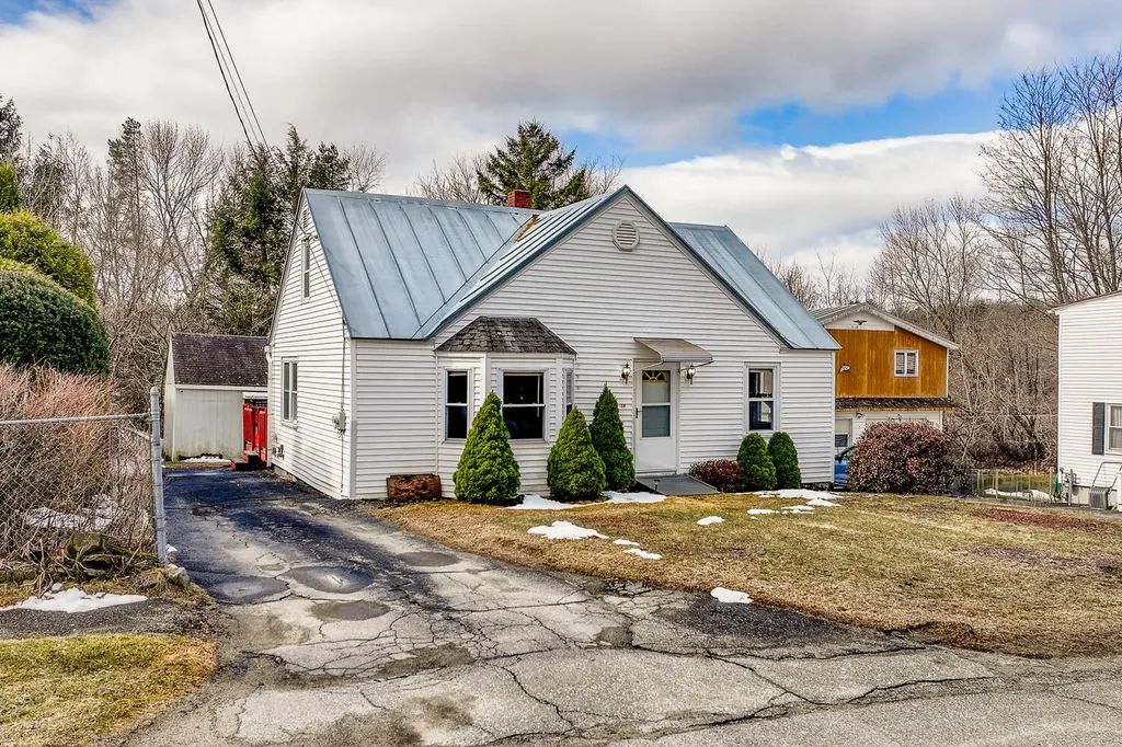 60 Edgemont Avenue Waterville ME 04901
