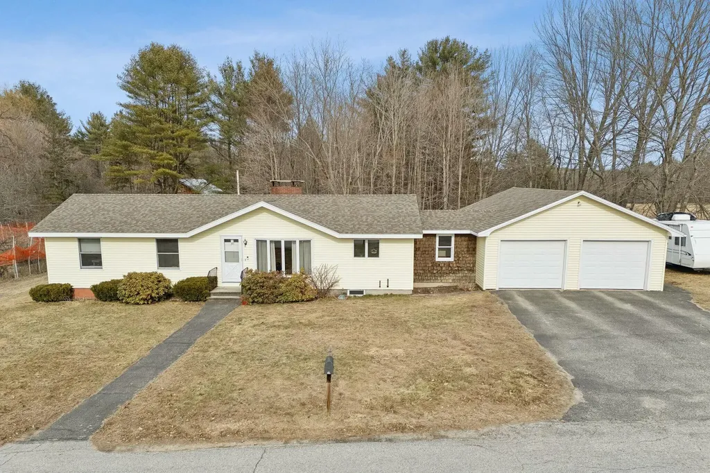 30 Republican Avenue Oxford ME 04270
