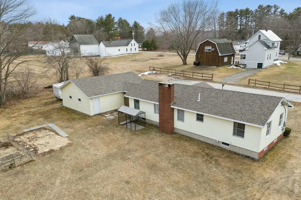 30 Republican Avenue Oxford ME 04270