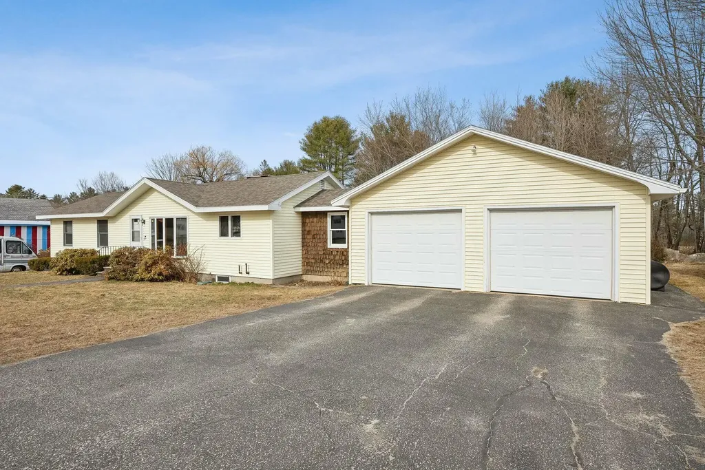 30 Republican Avenue Oxford ME 04270