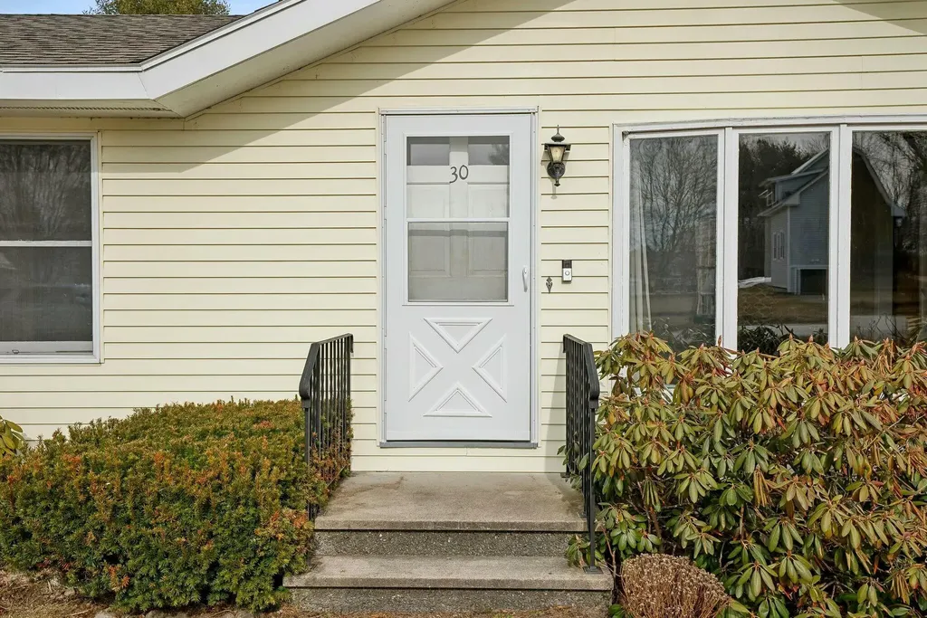 30 Republican Avenue Oxford ME 04270