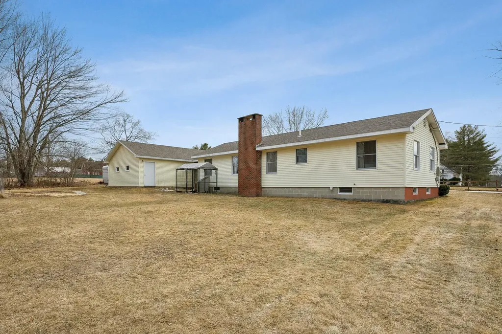 30 Republican Avenue Oxford ME 04270