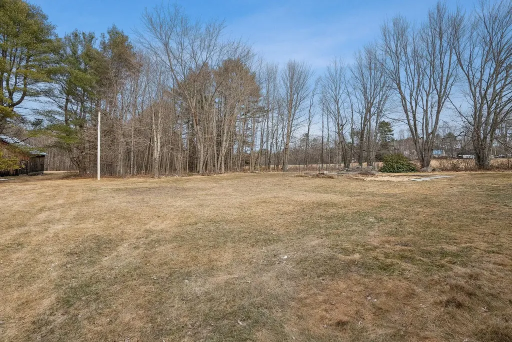 30 Republican Avenue Oxford ME 04270