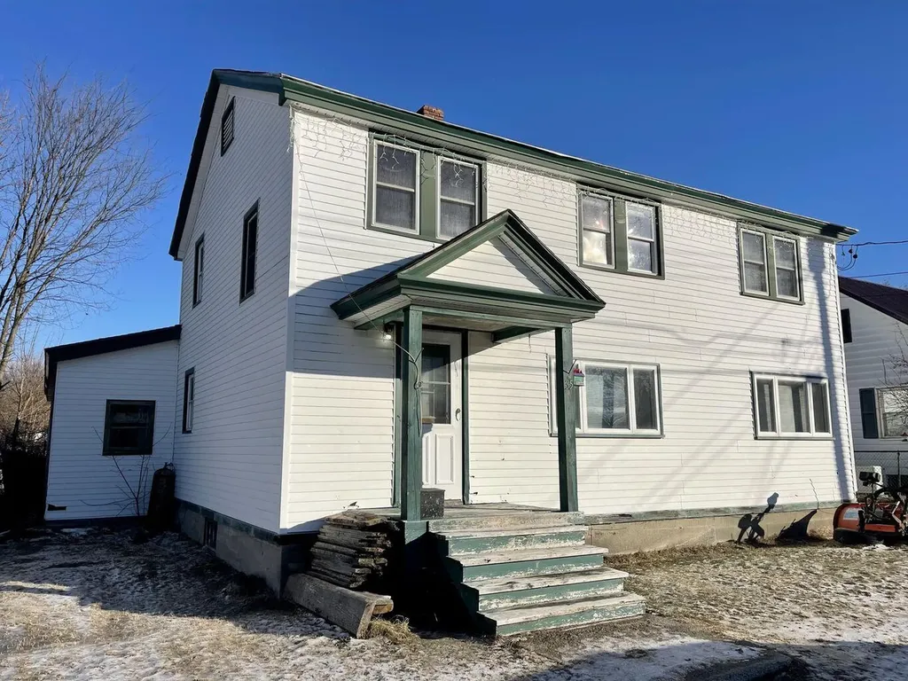 35 Eastland Avenue Millinocket ME 04462