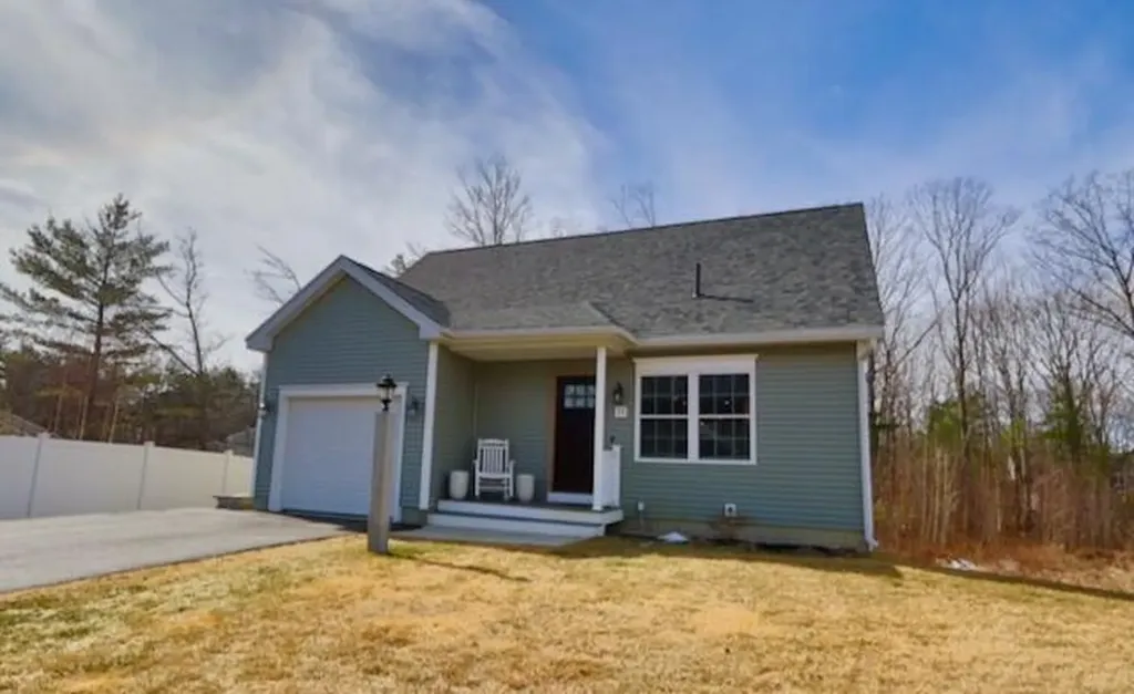 33 Settlers Way Saco ME 04072