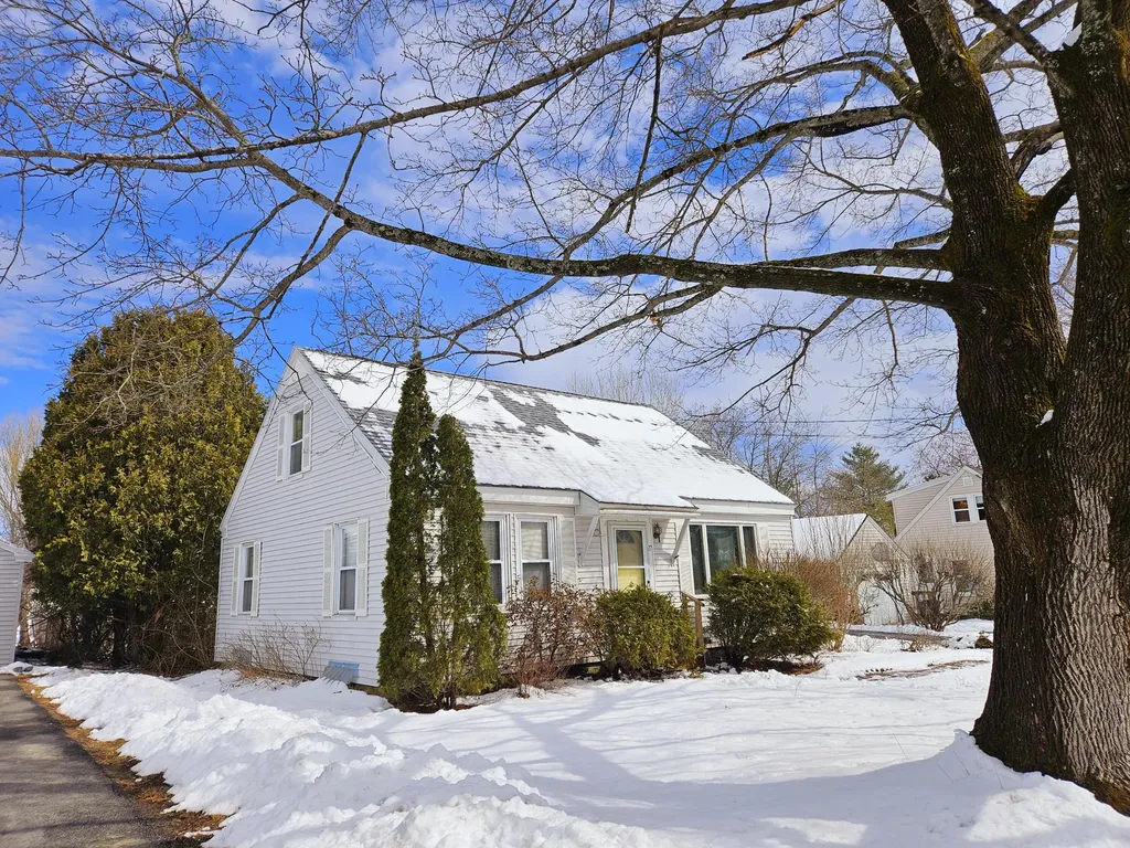 27 Violette Avenue Waterville ME 04901