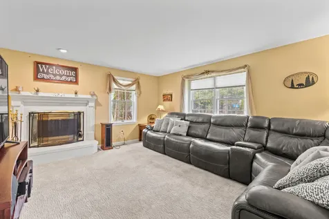29 Minuteman Drive Scarborough ME 04074