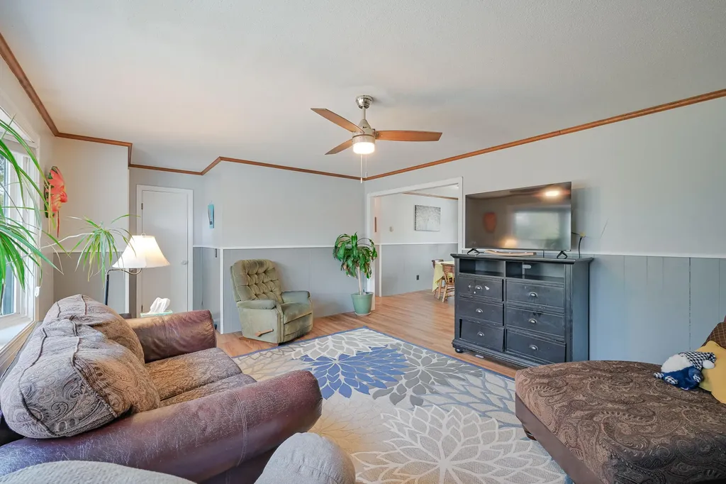 713 Gardiner Road Wiscasset ME 04578