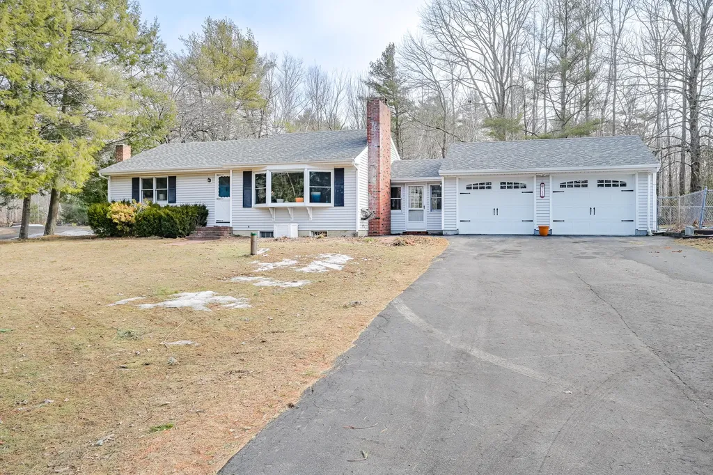 713 Gardiner Road Wiscasset ME 04578