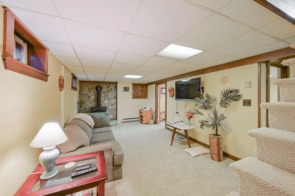 713 Gardiner Road Wiscasset ME 04578