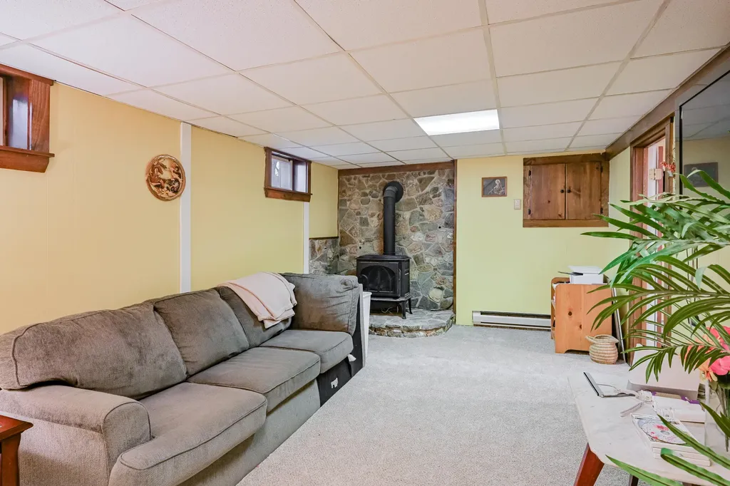 713 Gardiner Road Wiscasset ME 04578