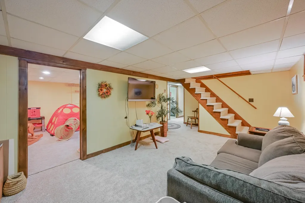 713 Gardiner Road Wiscasset ME 04578