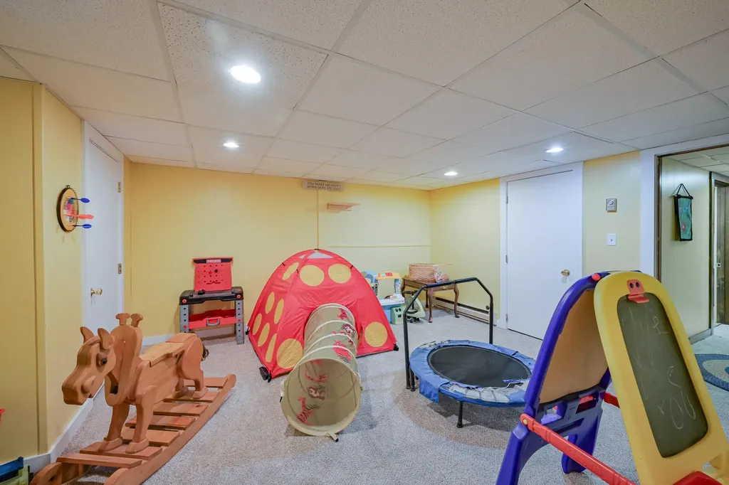 713 Gardiner Road Wiscasset ME 04578