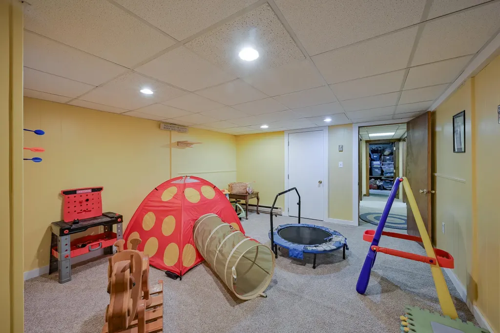 713 Gardiner Road Wiscasset ME 04578