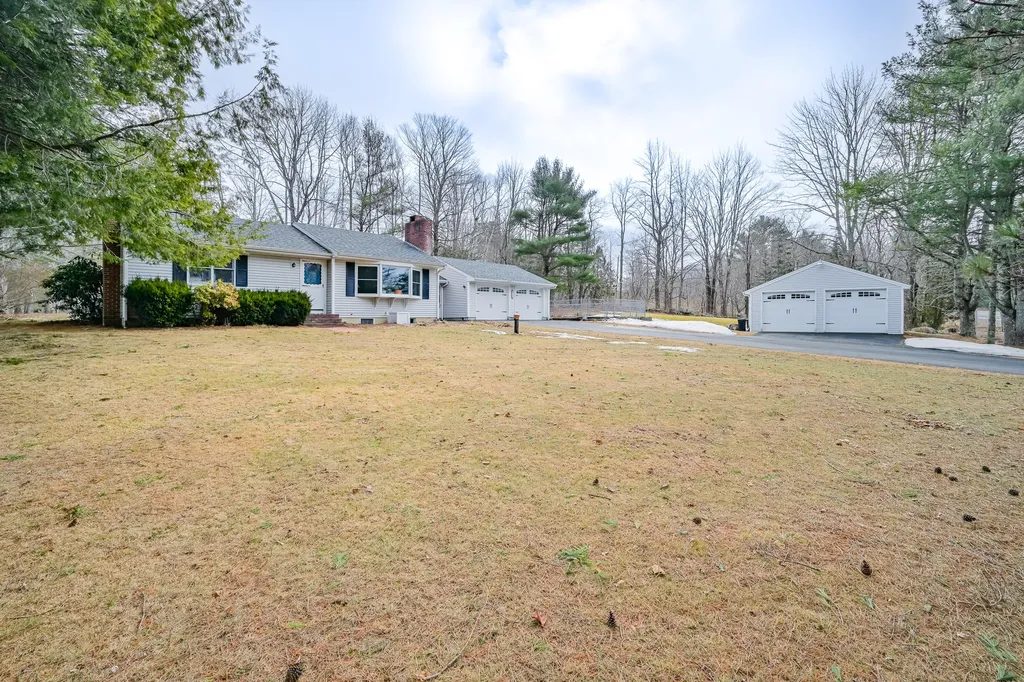 713 Gardiner Road Wiscasset ME 04578