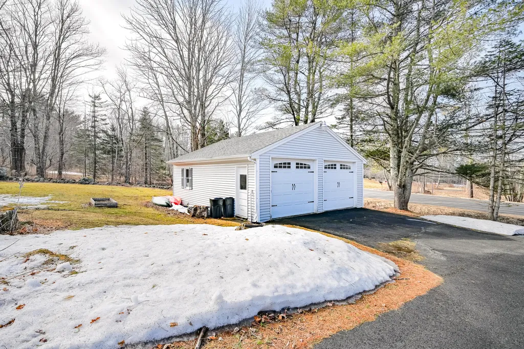 713 Gardiner Road Wiscasset ME 04578