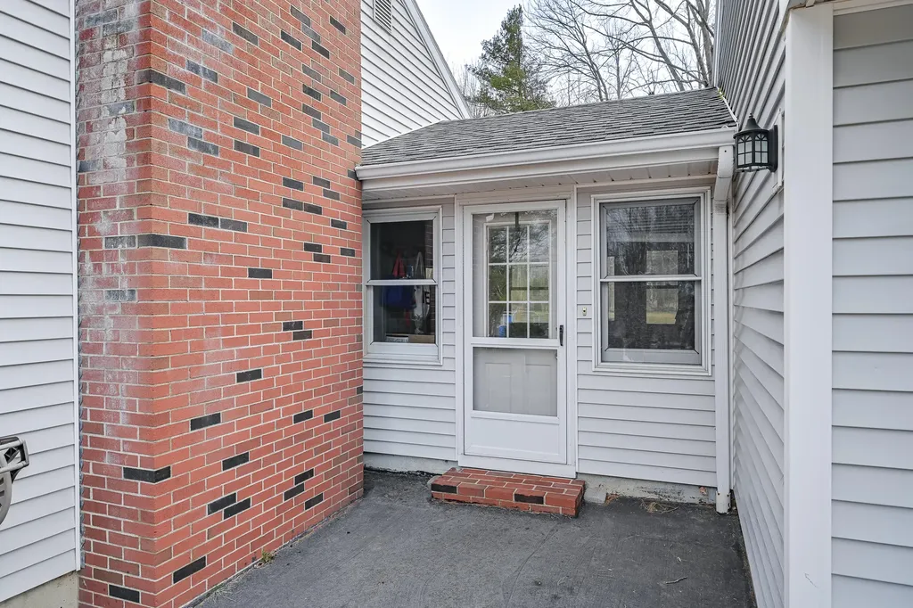713 Gardiner Road Wiscasset ME 04578