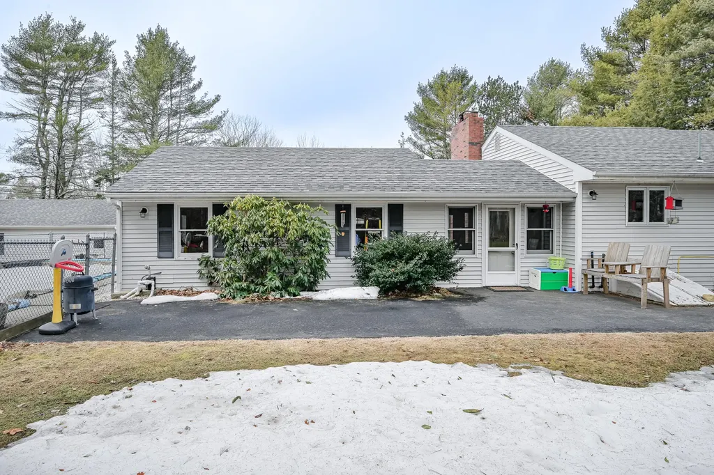 713 Gardiner Road Wiscasset ME 04578