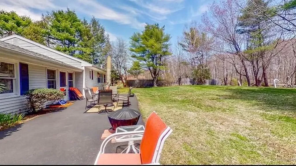 713 Gardiner Road Wiscasset ME 04578