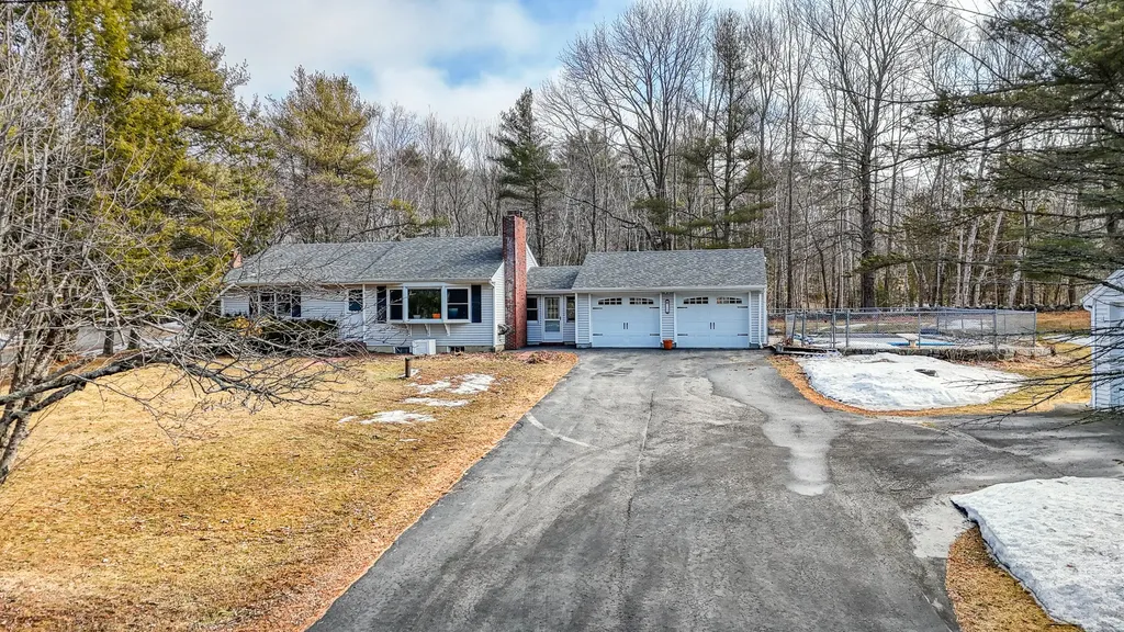 713 Gardiner Road Wiscasset ME 04578