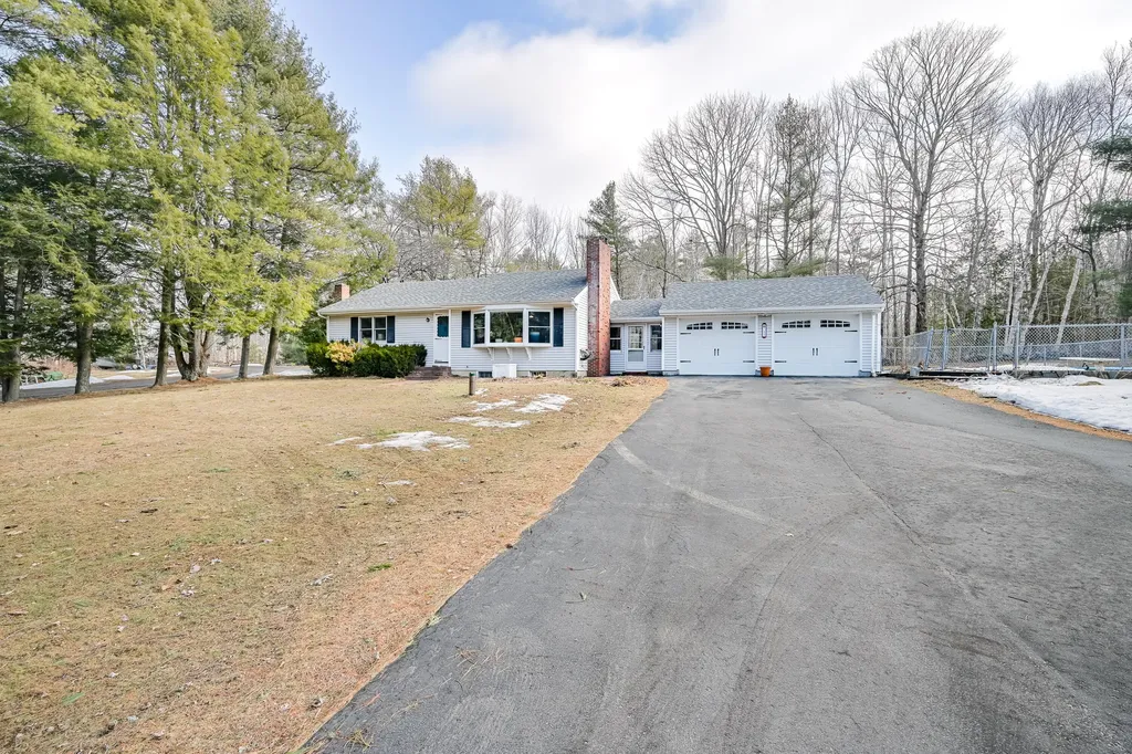 713 Gardiner Road Wiscasset ME 04578