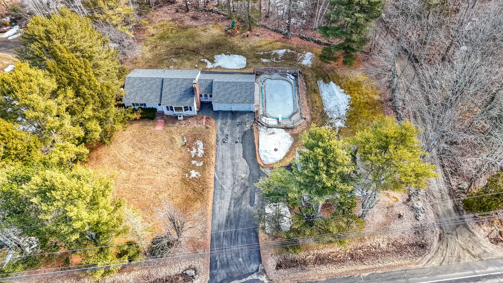 713 Gardiner Road Wiscasset ME 04578