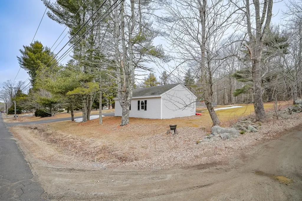 713 Gardiner Road Wiscasset ME 04578