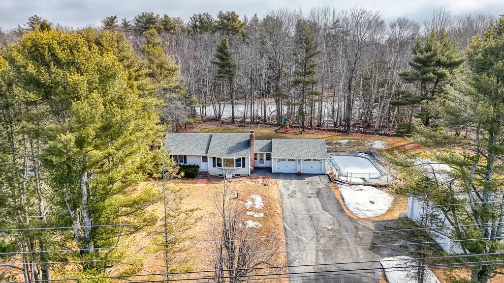 713 Gardiner Road Wiscasset ME 04578