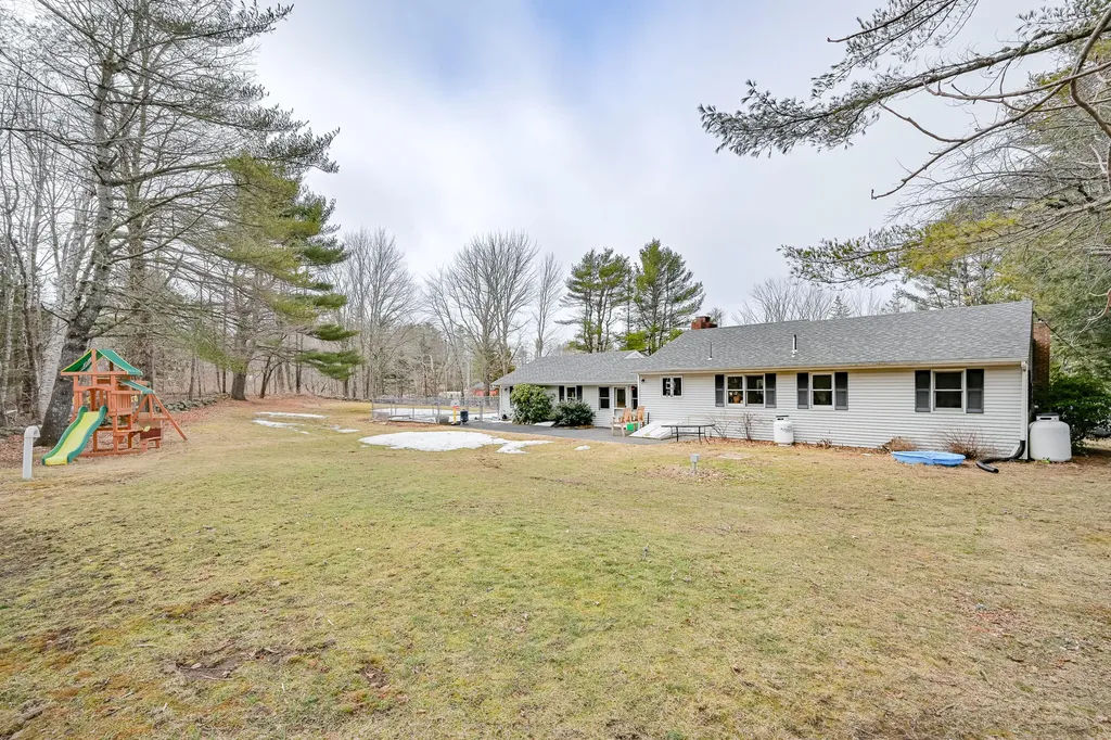 713 Gardiner Road Wiscasset ME 04578