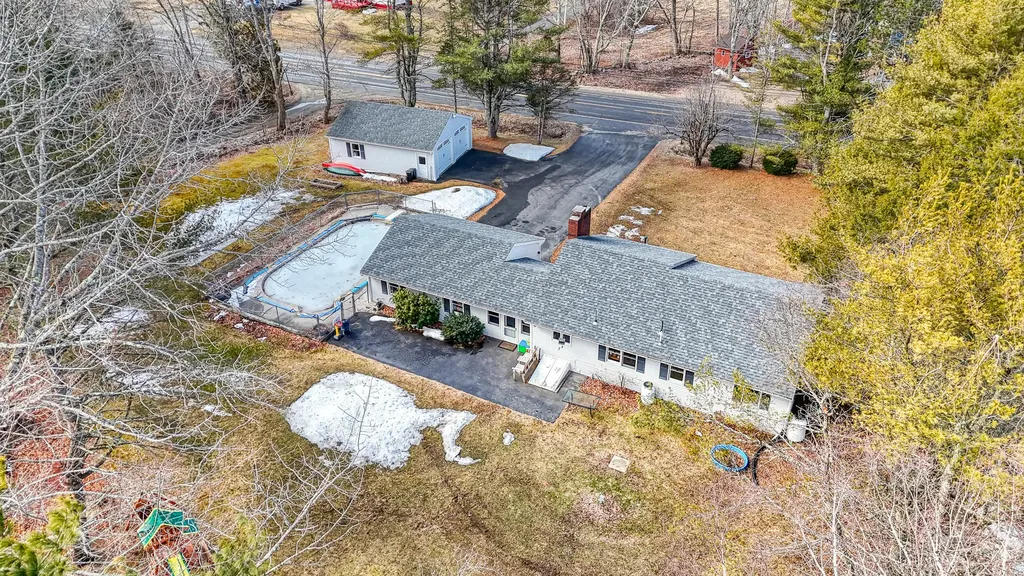 713 Gardiner Road Wiscasset ME 04578