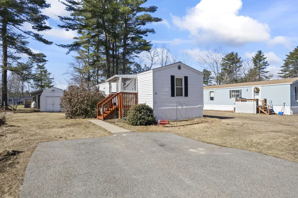 9 Ashleigh Lane Standish ME 04084